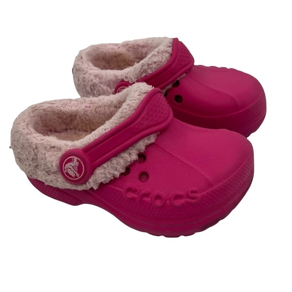 CROCS Pink Sherpa Lined Shoes Size C6/7 - Picture 1 of 6
